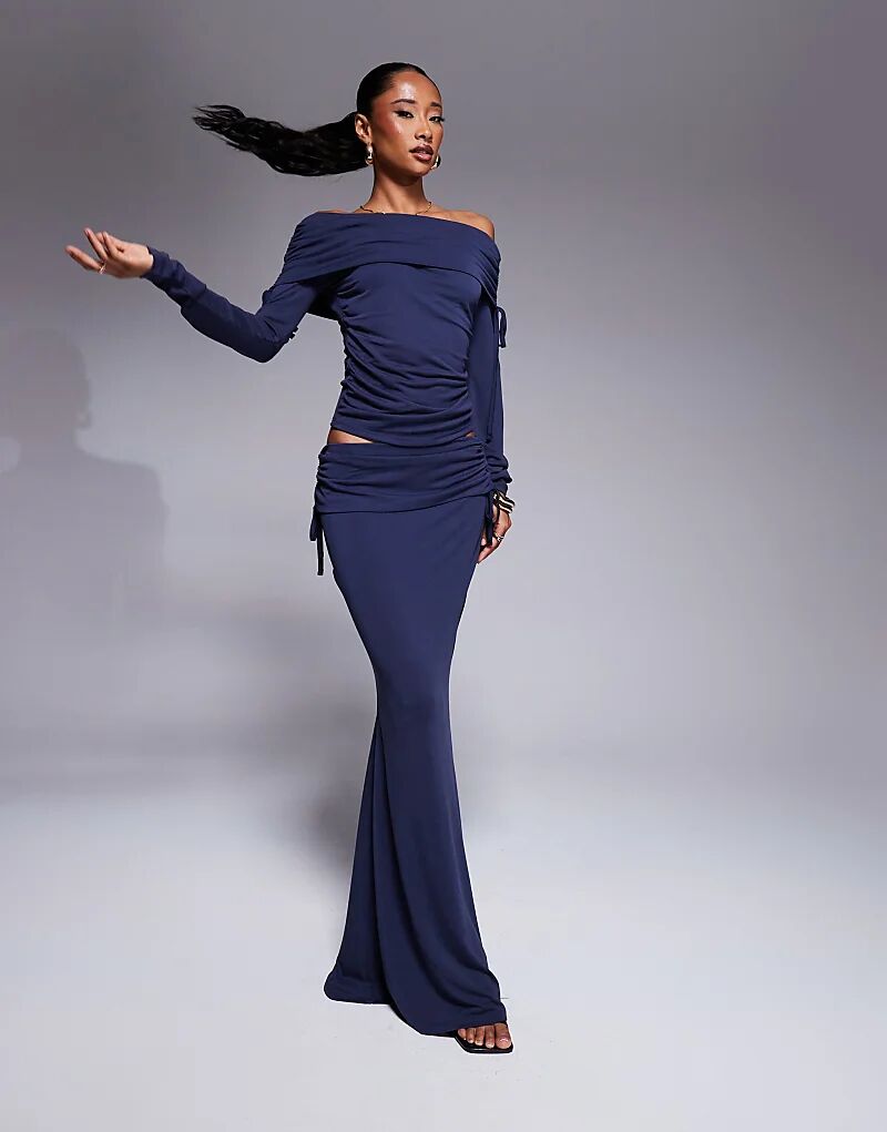 Юбка макси с мягкой ручкой, отворотом на талии, юбка-рыбий хвост со сборками по бокам в чернильном цвете ASOS DESIGN
Юбка макси с мягкой ручкой, отворотом на талии, юбка-рыбий хвост со сборками по бокам в чернильном цвете ASOS DESIGN