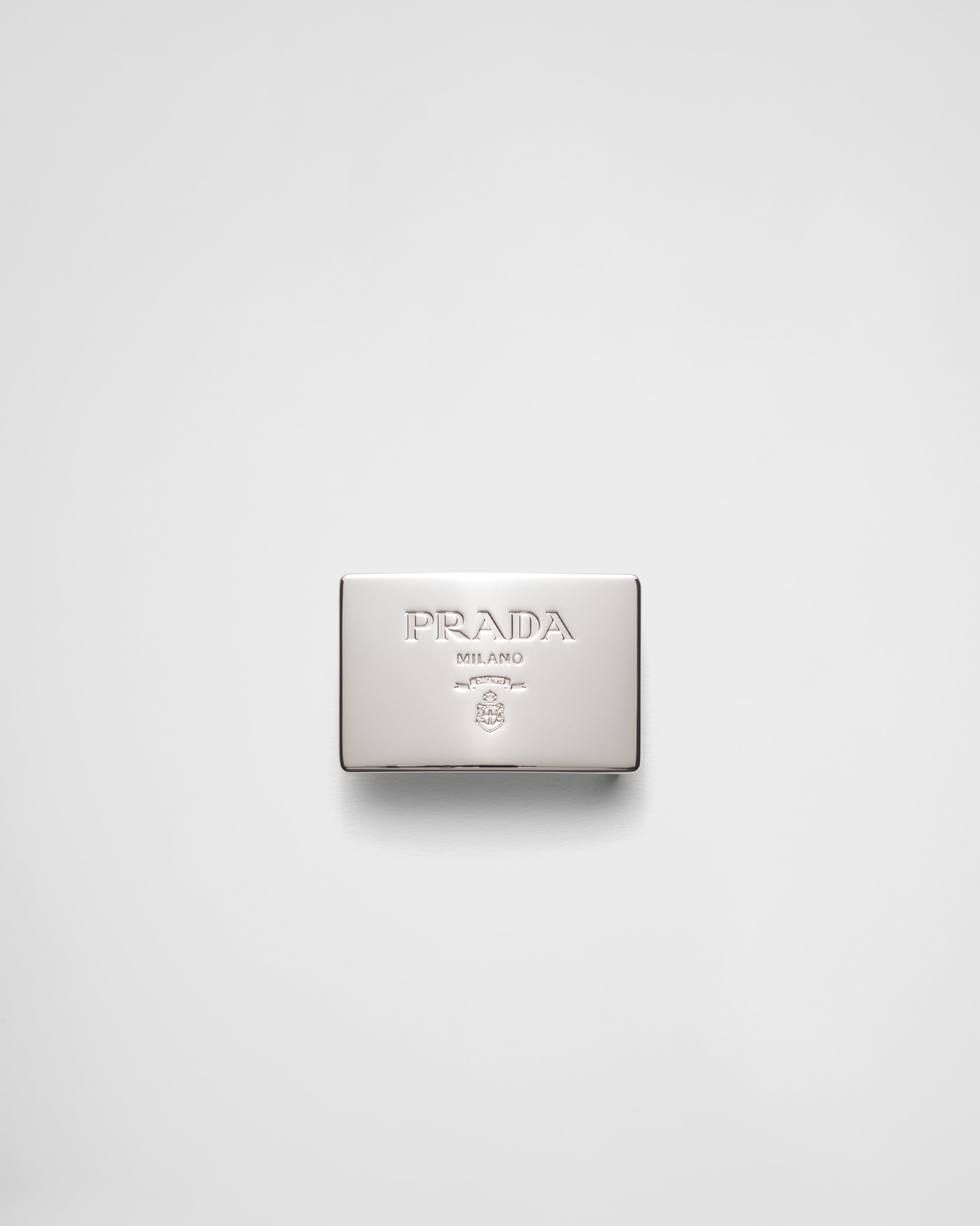 Метальная пряжка для ремня Prada, серебряный
Метальная пряжка для ремня Prada, серебряный