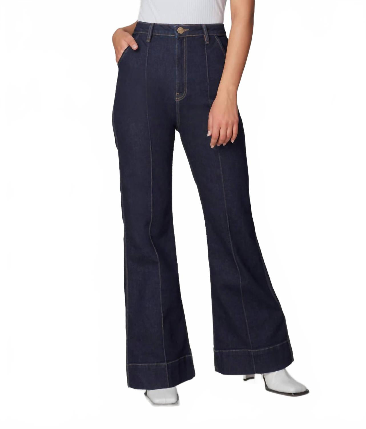 Джинсы Stevie с высокой посадкой и расклешенными штанинами в темно-синей цветовой гамме Lola Hats
Джинсы Stevie с высокой посадкой и расклешенными штанинами в темно-синей цветовой гамме Lola Hats