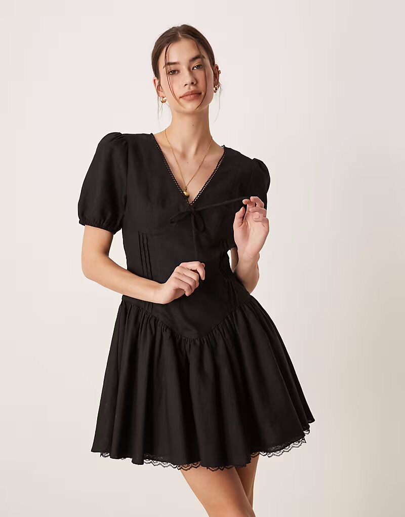 Гламурное мини-платье с заниженной талией черного цвета Glamorous
Гламурное мини-платье с заниженной талией черного цвета Glamorous