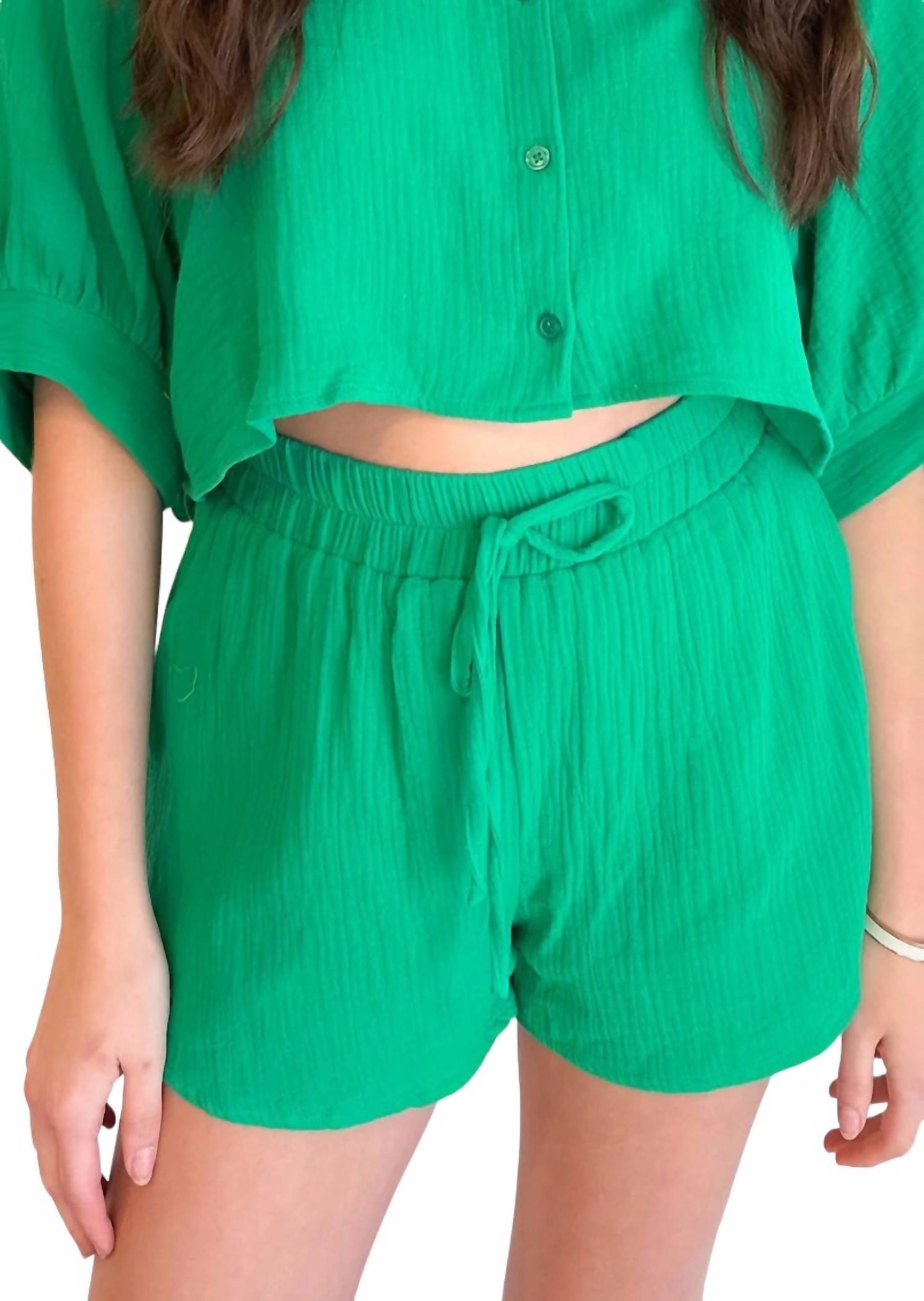 Шорты из марли By The Pool зеленого цвета day + moon
Шорты из марли By The Pool зеленого цвета day + moon