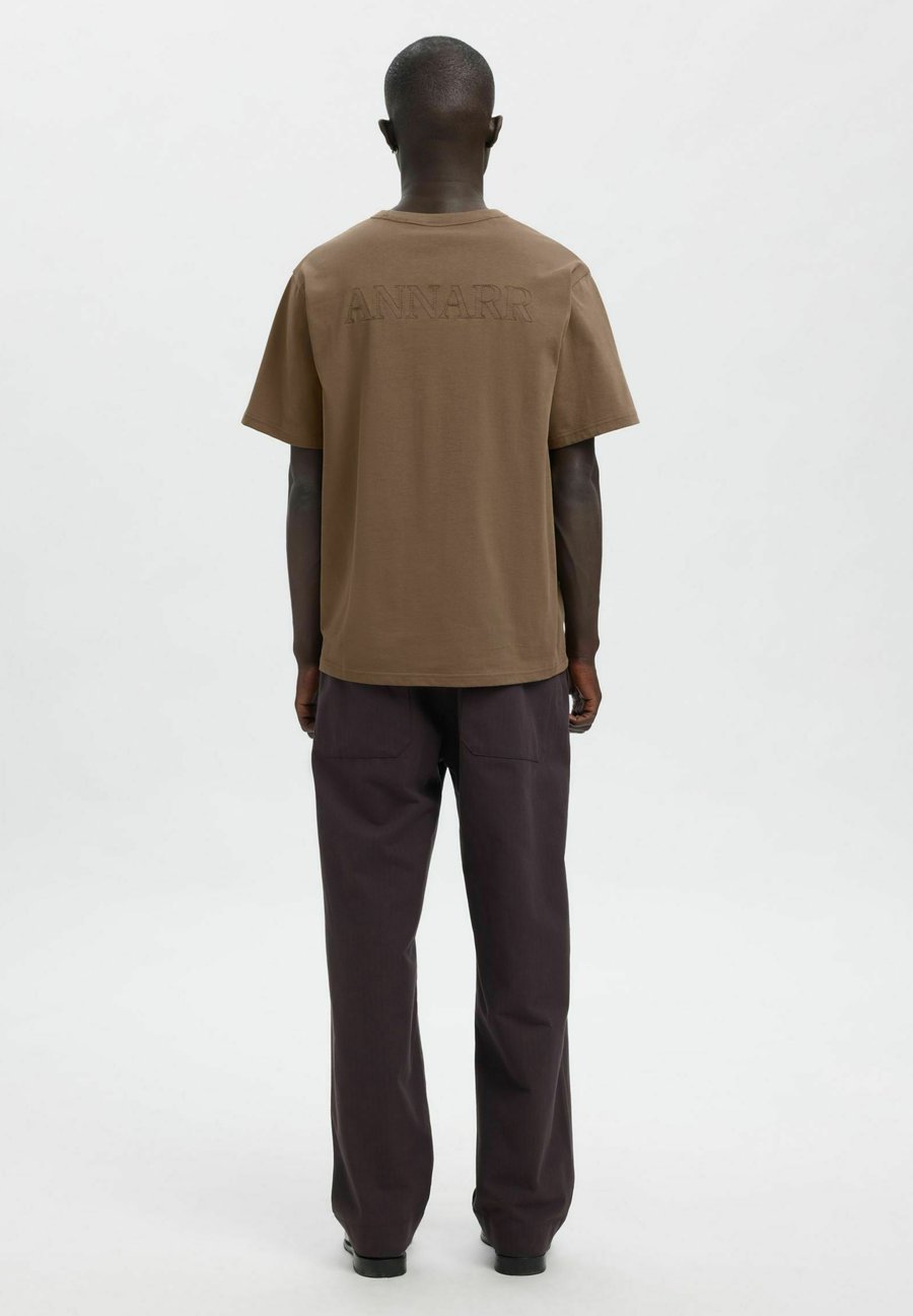 Футболка Annarr RELAXED FIT, Bungee Cord/Dark Grey, Серый, Футболка Annarr RELAXED FIT, Bungee Cord/Dark Grey
Футболка Annarr RELAXED FIT, Bungee Cord/Dark Grey, Серый, Футболка Annarr RELAXED FIT, Bungee Cord/Dark Grey