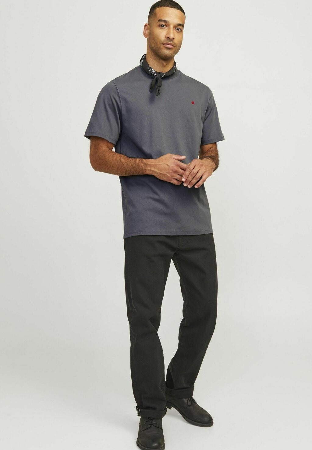 Базовая футболка R.D.D. ROYAL DENIM DIVISION, темно-серый
Базовая футболка R.D.D. ROYAL DENIM DIVISION, темно-серый