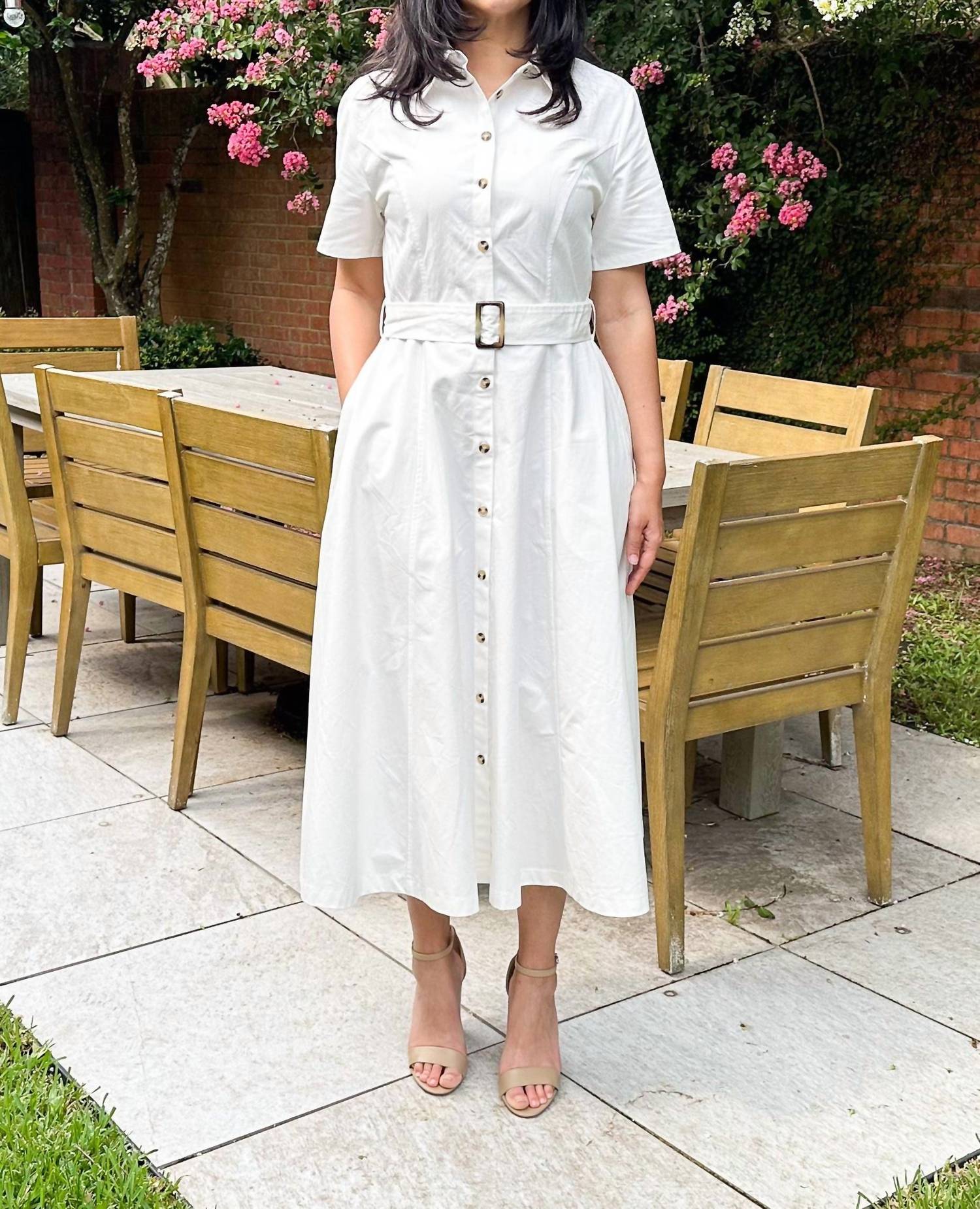 Белое платье-рубашка миди с короткими рукавами и силуэтом А-силуэта Freemarket
Белое платье-рубашка миди с короткими рукавами и силуэтом А-силуэта Freemarket