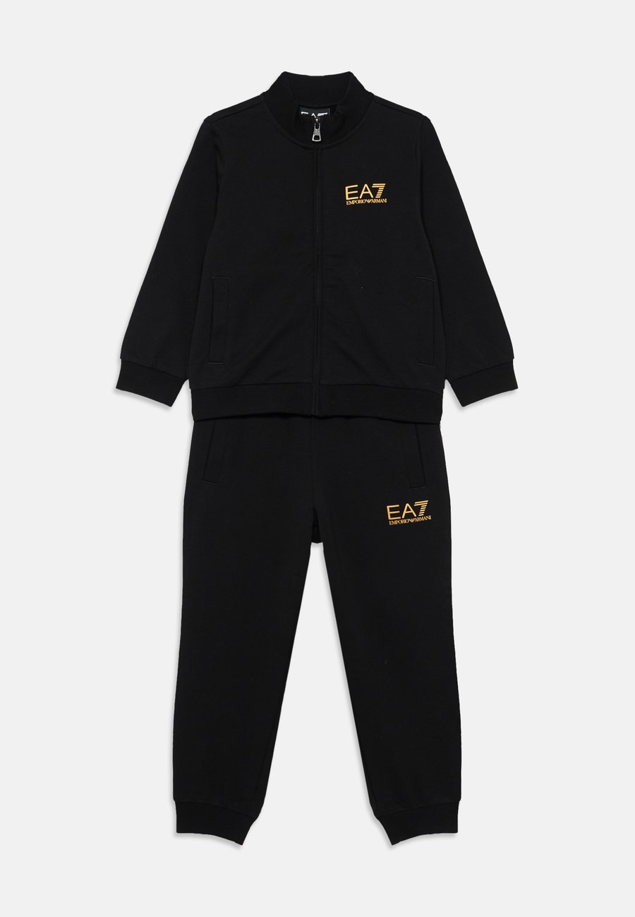 Толстовка EA7 Emporio Armani SET UNISEX, Black/Gold-Coloured/Black
Толстовка EA7 Emporio Armani SET UNISEX, Black/Gold-Coloured/Black