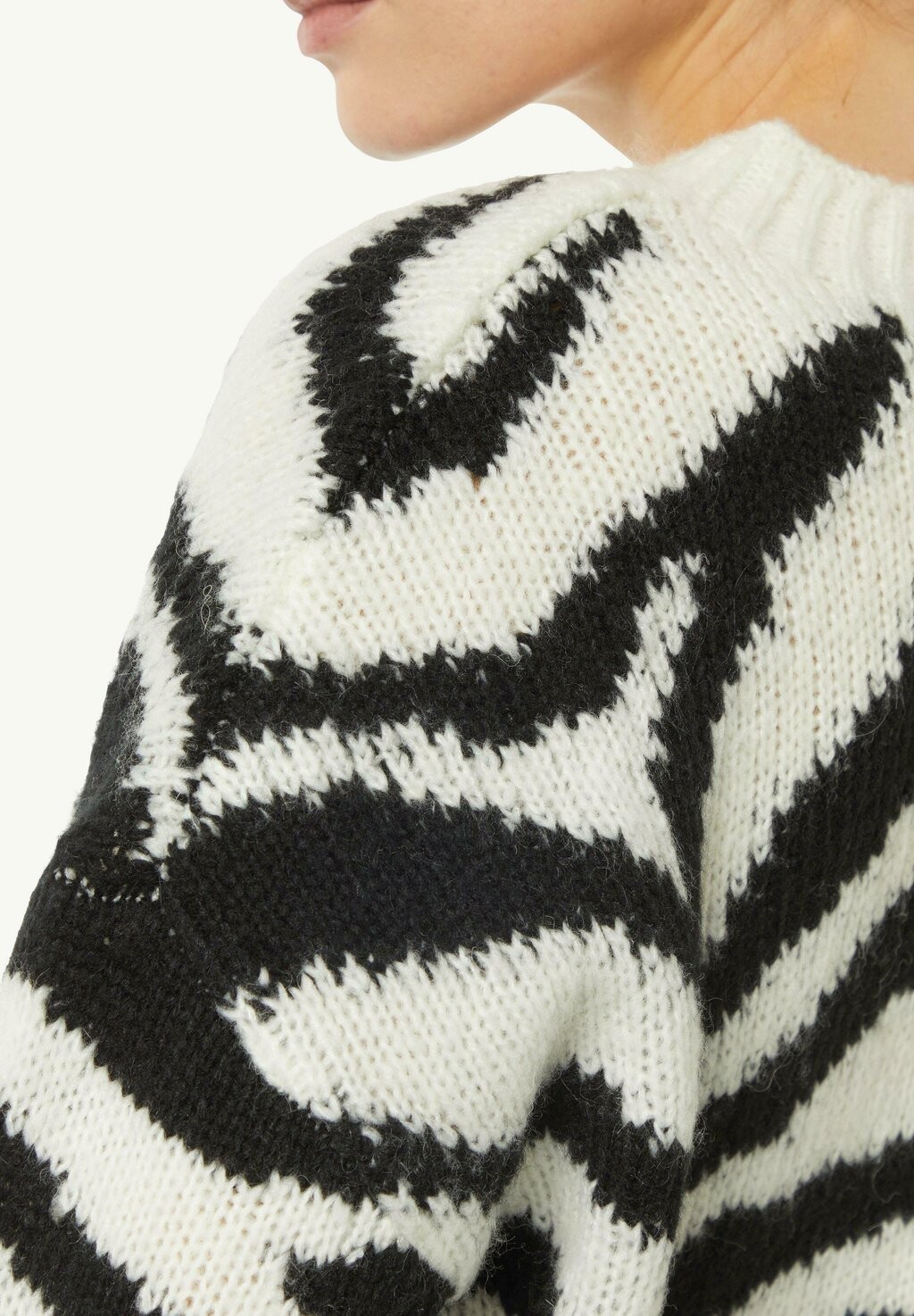 Джемпер MIT ZWEIFARBIGEN INTARSIEN comma, белый
Джемпер MIT ZWEIFARBIGEN INTARSIEN comma, белый