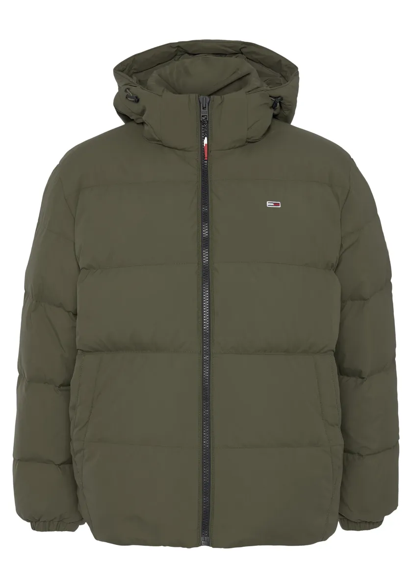 Пуховик Tommy Jeans "TJM ESSENTIAL DOWN JACKET", с капюшоном, кулиской и стопорами на капюшоне, зеленый
Пуховик Tommy Jeans "TJM ESSENTIAL DOWN JACKET", с капюшоном, кулиской и стопорами на капюшоне, зеленый