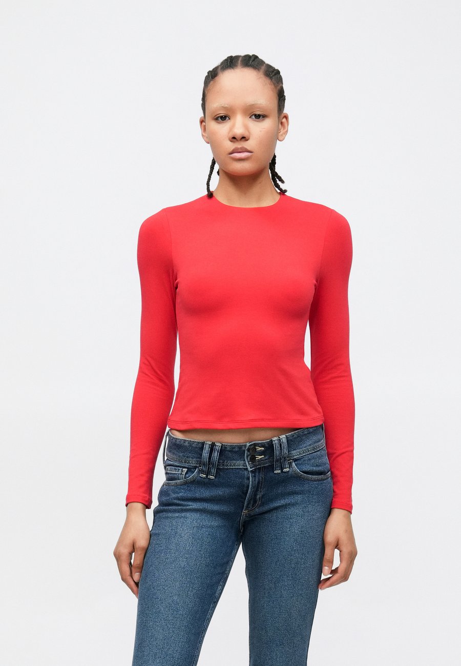 Топ Abercrombie & Fitch SEAMLESS BABY TEE, Red
Топ Abercrombie & Fitch SEAMLESS BABY TEE, Red