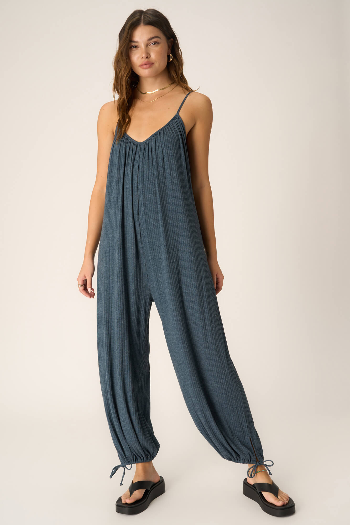 Сборчатый комбинезон с бретелями PROJECT SOCIAL T, Oceanic Teal 
Сборчатый комбинезон с бретелями PROJECT SOCIAL T, Oceanic Teal