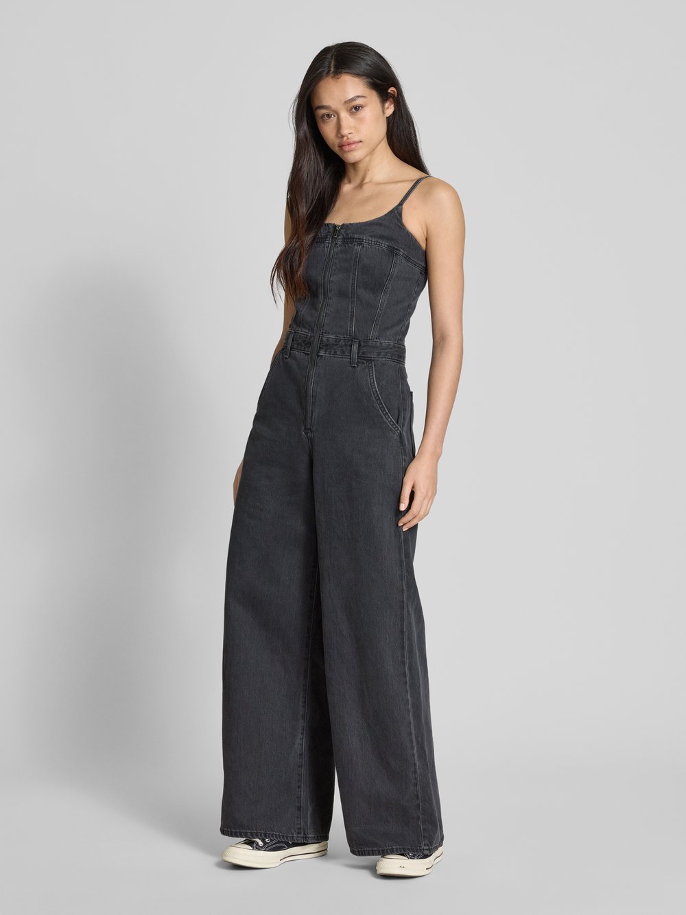 Джинсовый комбинезон с регулируемыми лямками модель 'SURPLUS ROMPER' Levi's, антрацит
Джинсовый комбинезон с регулируемыми лямками модель 'SURPLUS ROMPER' Levi's, антрацит