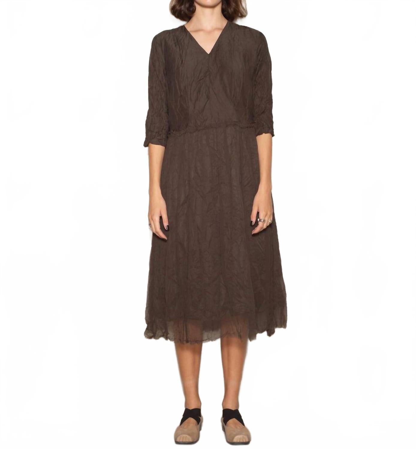 Хлопковое платье из купро с V-образным вырезом в коричневом цвете PAS DE CALAIS
Хлопковое платье из купро с V-образным вырезом в коричневом цвете PAS DE CALAIS