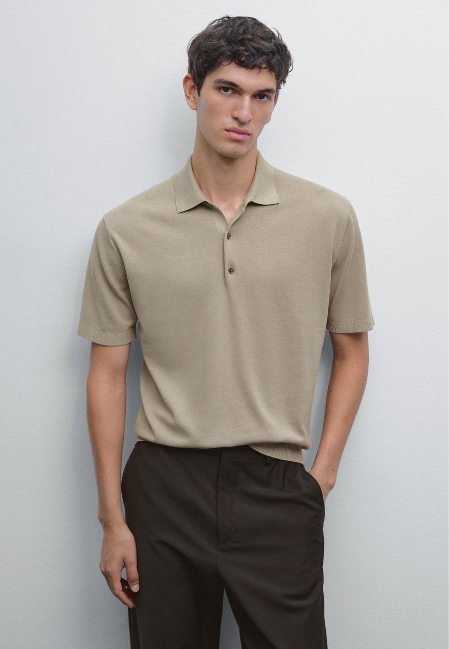 Поло Massimo Dutti SHORT SLEEVE POLO COLLAR, Light Green
Поло Massimo Dutti SHORT SLEEVE POLO COLLAR, Light Green