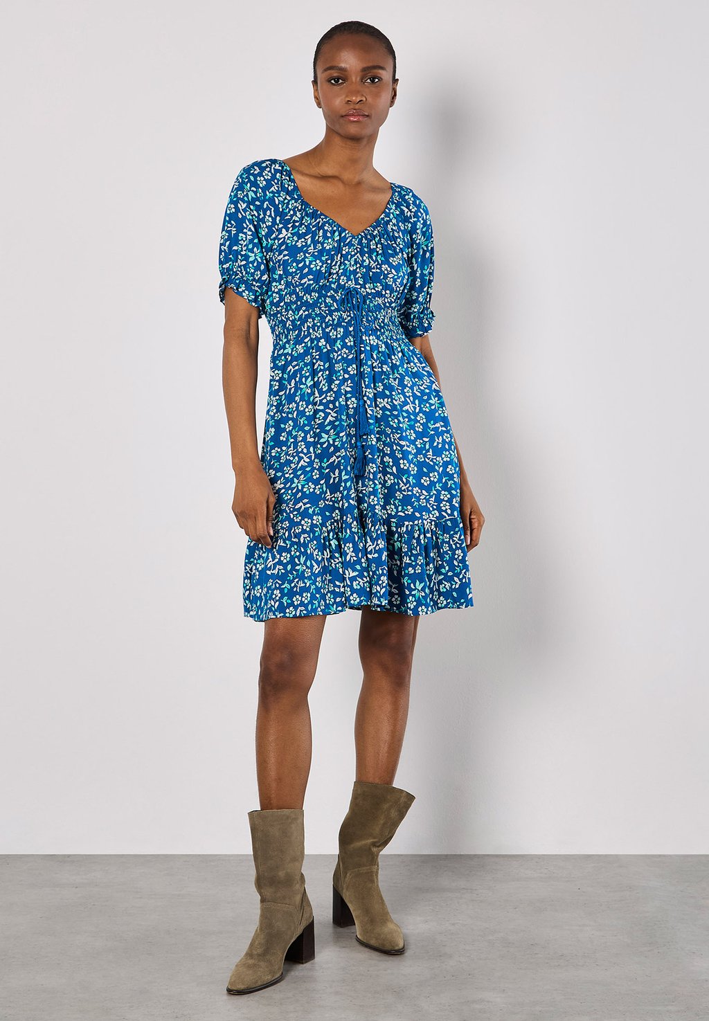 Повседневное платье Apricot, синий
Повседневное платье Apricot, синий