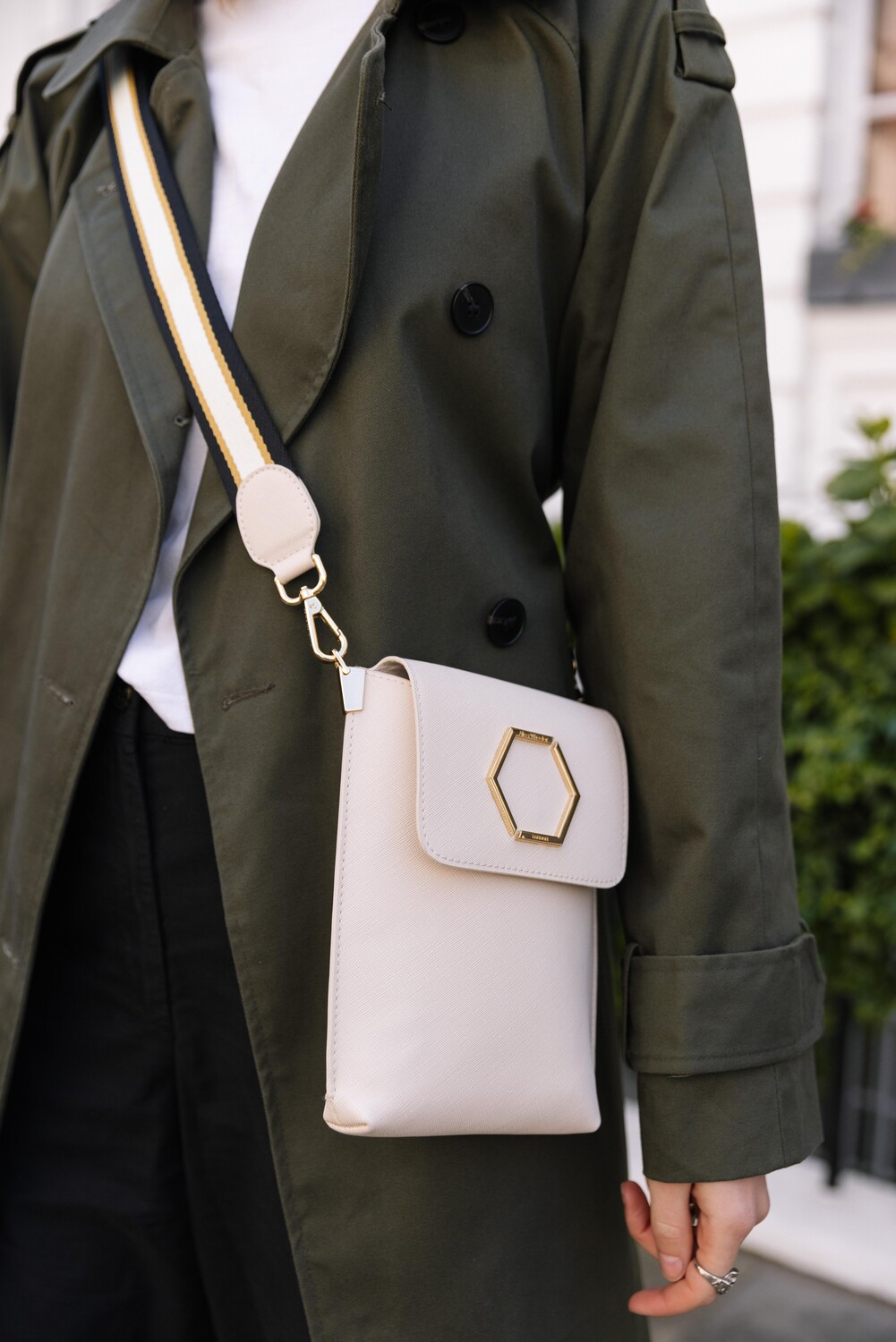 Сумка через плечо Brompton для телефона ALICE WHEELER LONDON, бежевый
Сумка через плечо Brompton для телефона ALICE WHEELER LONDON, бежевый