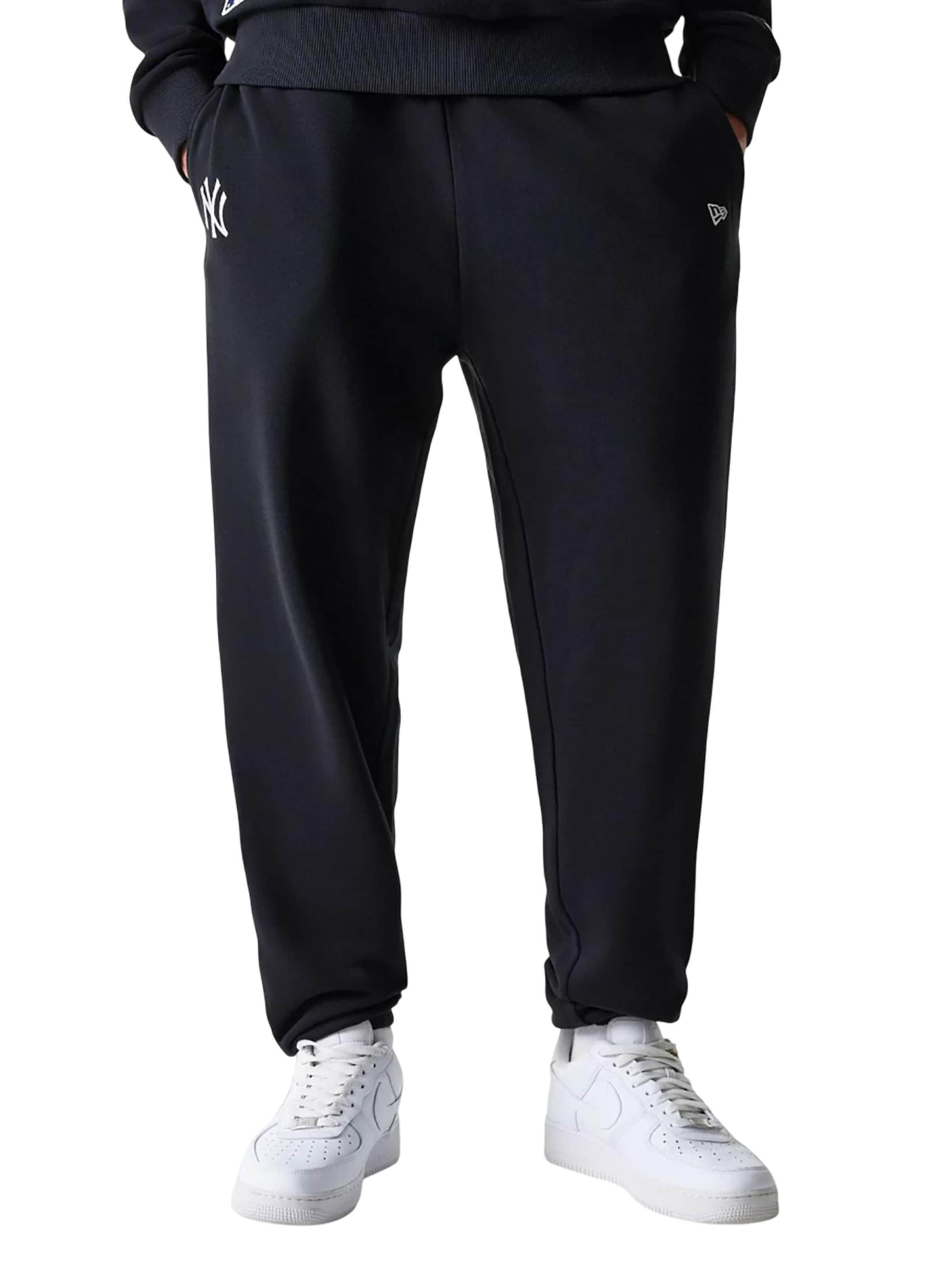 NEW ERA Штаны для тренировок Regular 'MLB League Essential French Terry New York Yankees' в черном цвете
NEW ERA Штаны для тренировок Regular 'MLB League Essential French Terry New York Yankees' в черном цвете