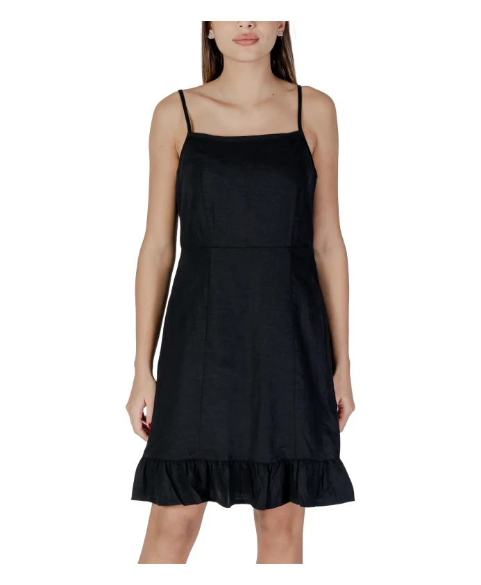 Черное мини-платье без рукавов с квадратным вырезом B.Young, черный
Черное мини-платье без рукавов с квадратным вырезом B.Young, черный