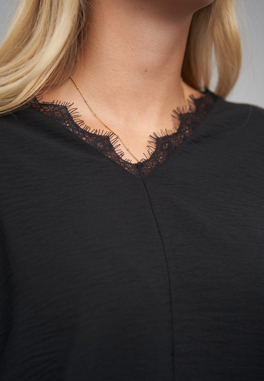 Блуза Cloud 5ive MIT SPITZENEINSATZ, Black
Блуза Cloud 5ive MIT SPITZENEINSATZ, Black