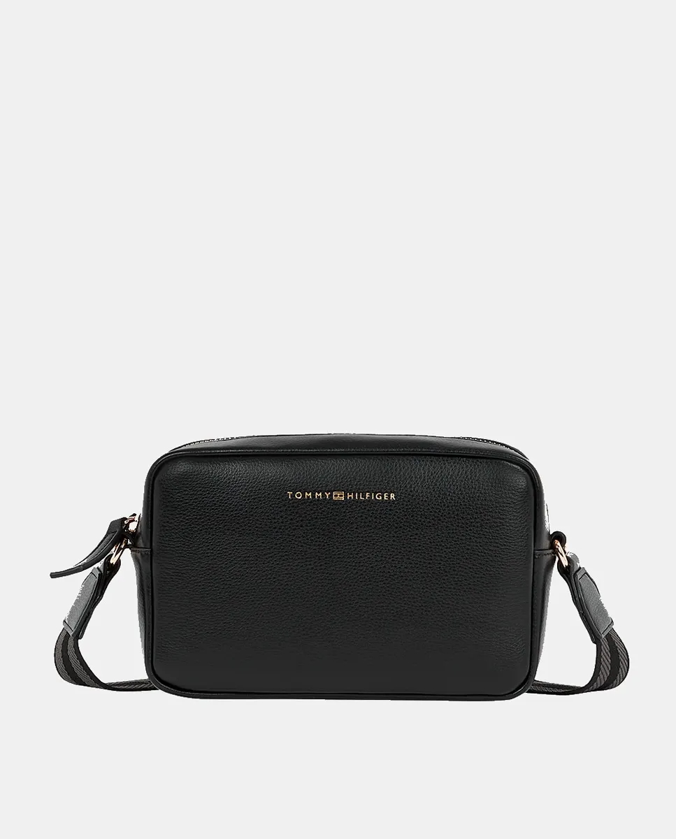 Черная фирменная сумка через плечо Tommy Hilfiger
Черная фирменная сумка через плечо Tommy Hilfiger