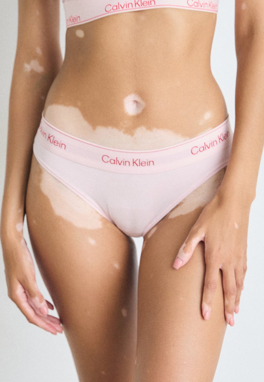 Брифы Calvin Klein Underwear Briefs, Potpourri/Light Pink
Брифы Calvin Klein Underwear Briefs, Potpourri/Light Pink
