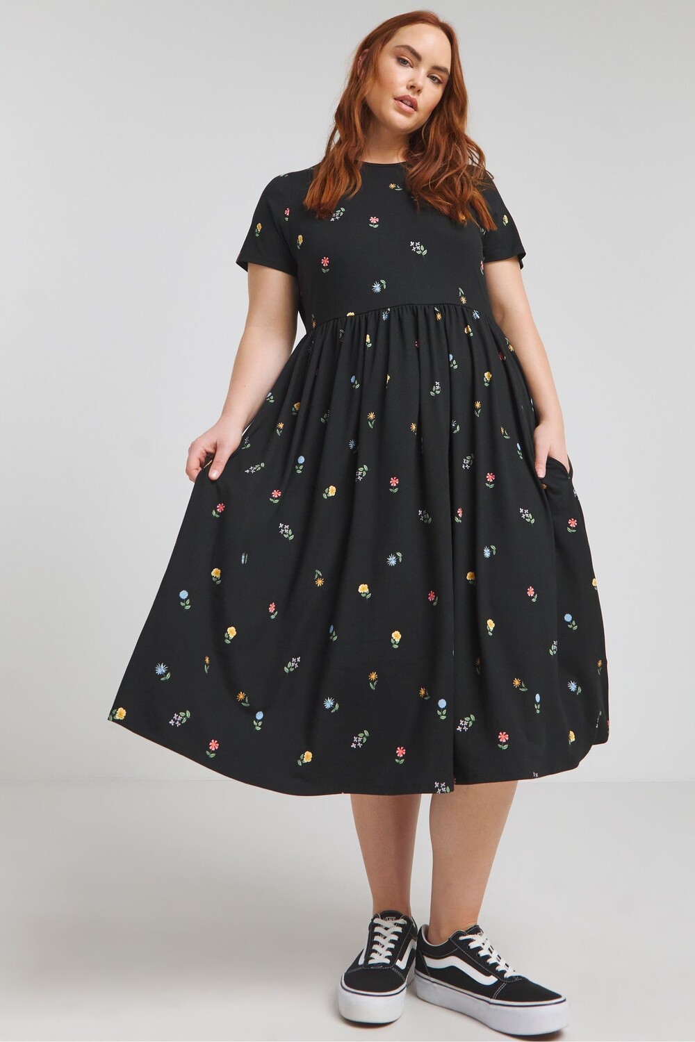 Супермягкое платье миди с карманами Simply Be, черный
Супермягкое платье миди с карманами Simply Be, черный