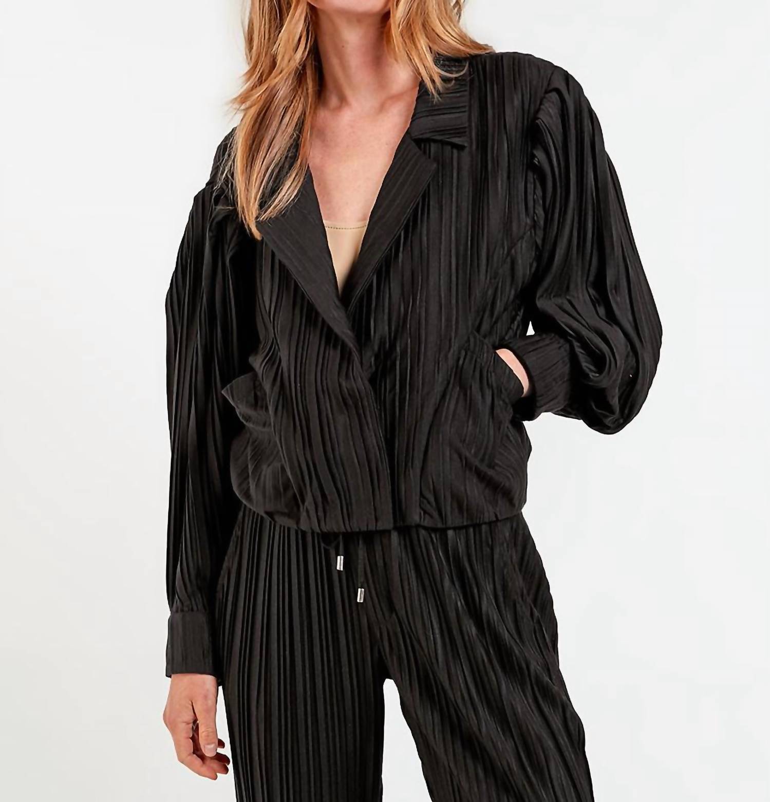 Куртка Сэмми в черном цвете AS by DF
Куртка Сэмми в черном цвете AS by DF