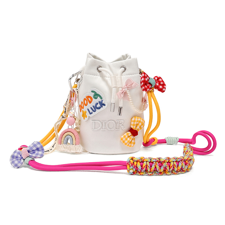 Косметички и сумки для туалетных принадлежностей унисекс DIOR
Косметички и сумки для туалетных принадлежностей унисекс DIOR