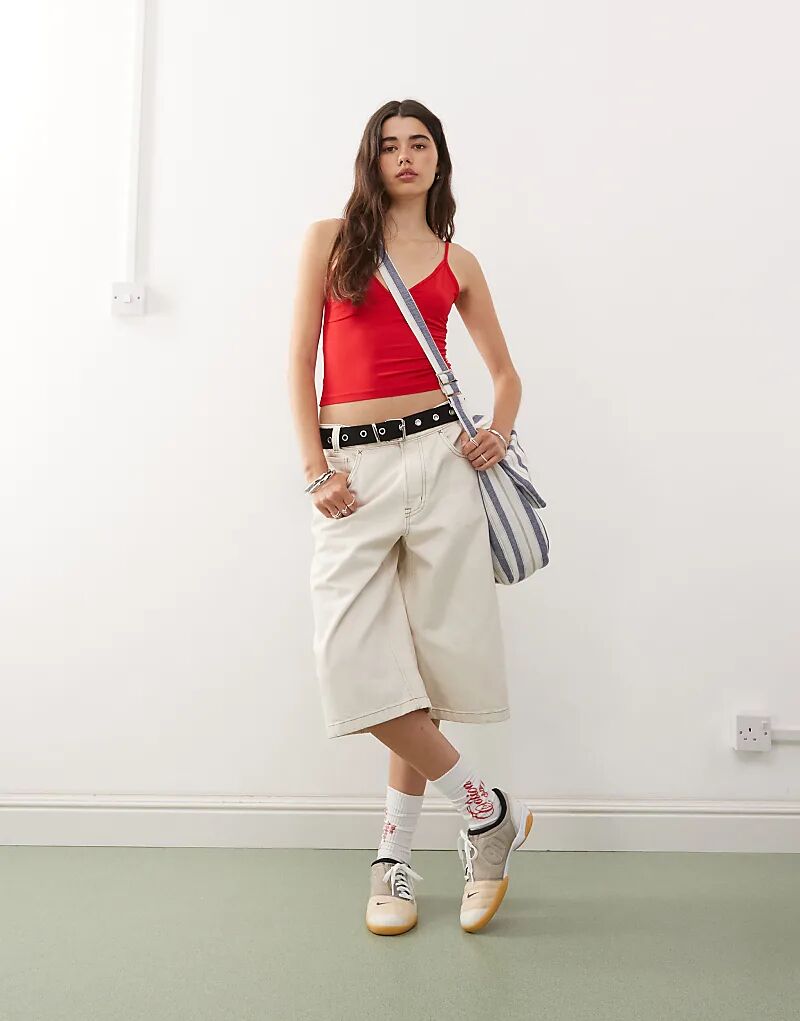 Джинсовые шорты COLLUSION с контрастной строчкой цвета экрю
Джинсовые шорты COLLUSION с контрастной строчкой цвета экрю