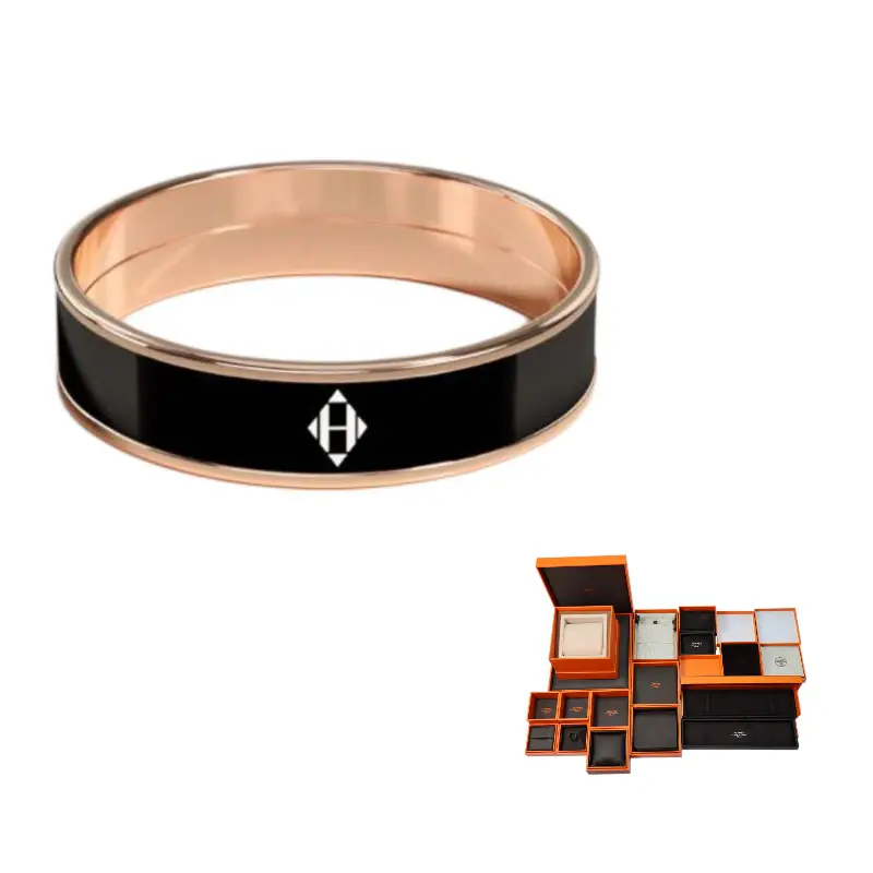 HERMES Эмалевые кольца Women's Black/Rose Gold
HERMES Эмалевые кольца Women's Black/Rose Gold