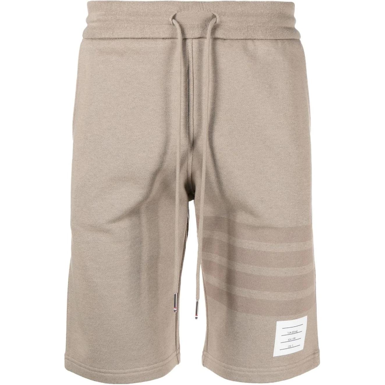 Шорты с 4 полосками THOM BROWNE, Светлый умбровый
Шорты с 4 полосками THOM BROWNE, Светлый умбровый