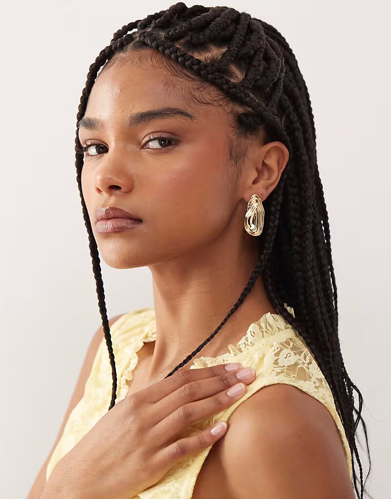 Серьги-гвоздики из литого золота Petit Moments
Серьги-гвоздики из литого золота Petit Moments