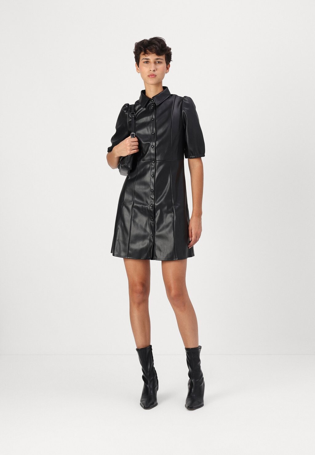 Платье-рубашка VMSIGGI SHIRT SHORT DRESS Vero Moda, черный
Платье-рубашка VMSIGGI SHIRT SHORT DRESS Vero Moda, черный
