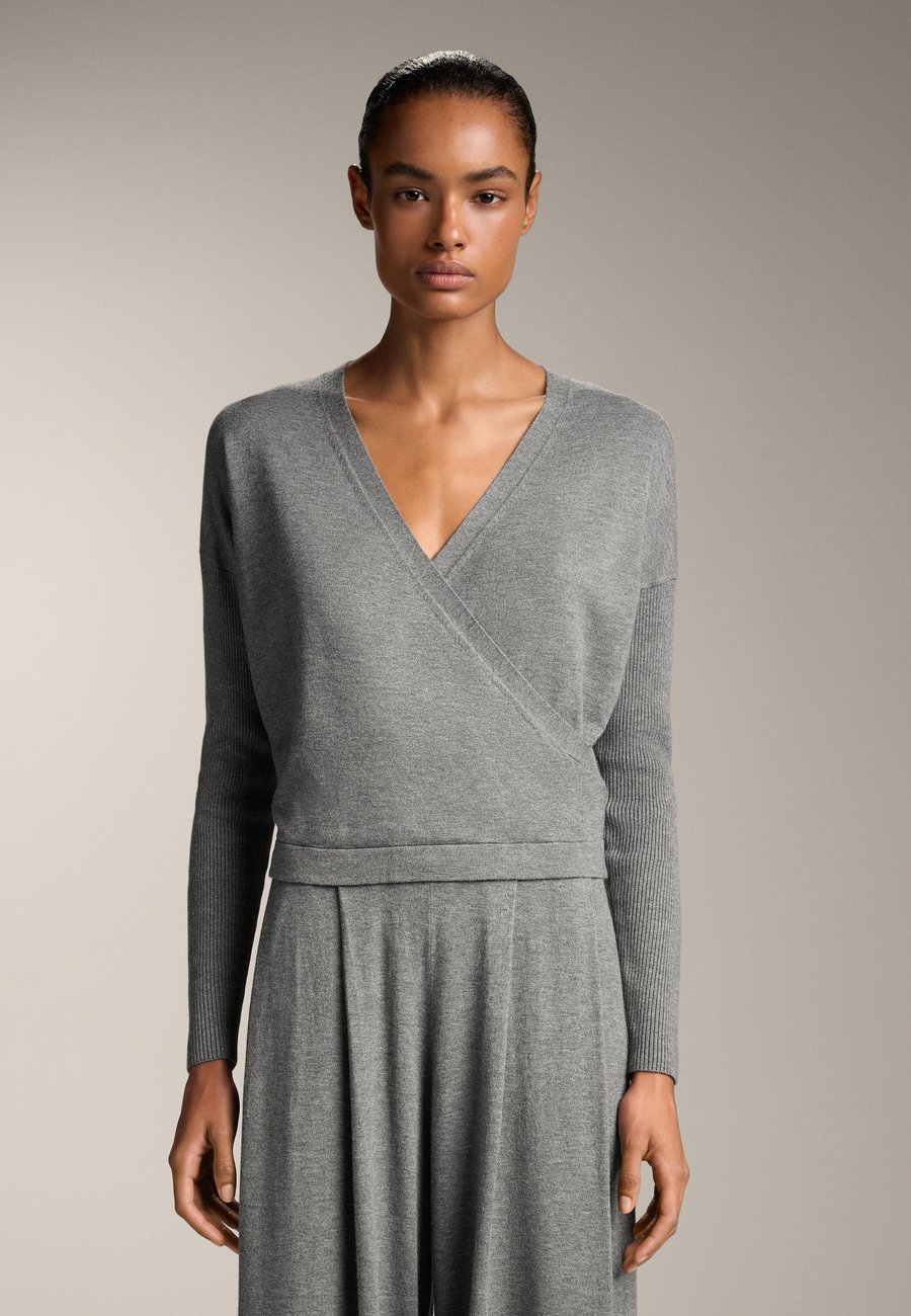 Джемпер OYSHO CROSSOVER KNIT WITH RIB SLEEVES, Light Grey
Джемпер OYSHO CROSSOVER KNIT WITH RIB SLEEVES, Light Grey