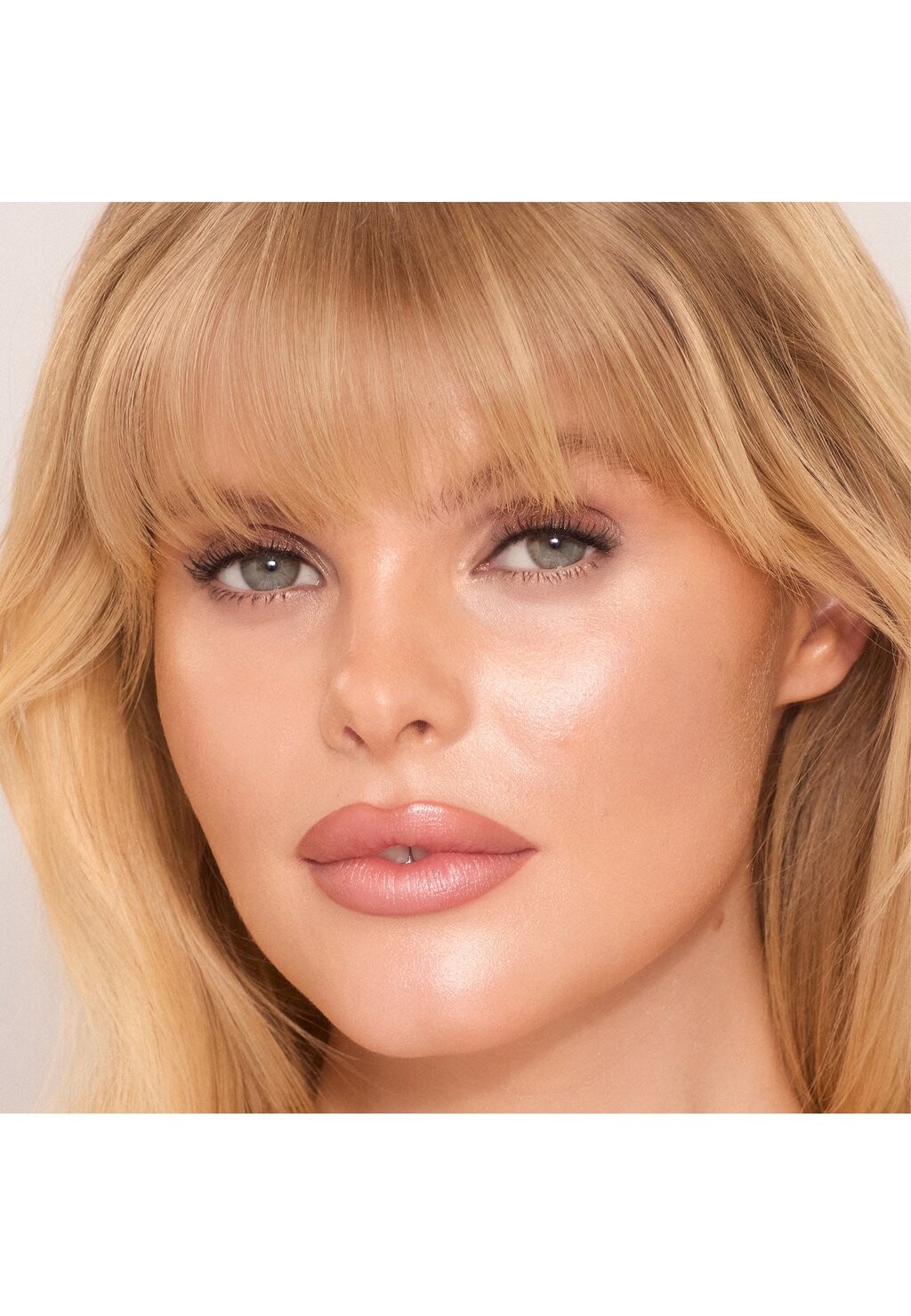 Тональное средство UNREAL SKIN SHEER GLOW TINT Charlotte Tilbury, бежевый
Тональное средство UNREAL SKIN SHEER GLOW TINT Charlotte Tilbury, бежевый