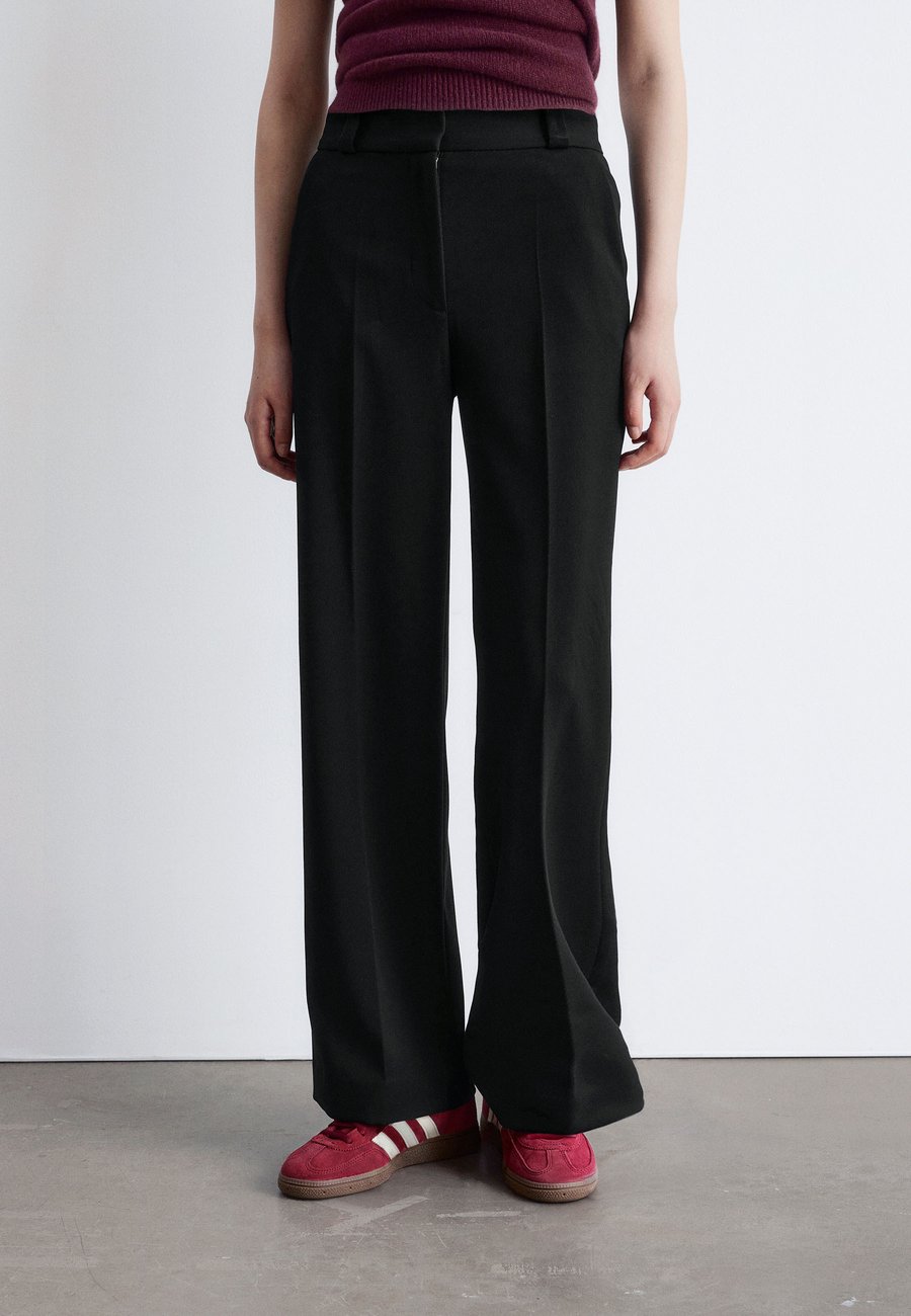 Брюки & other stories WIDE PRESS-CREASE , Black
Брюки & other stories WIDE PRESS-CREASE , Black