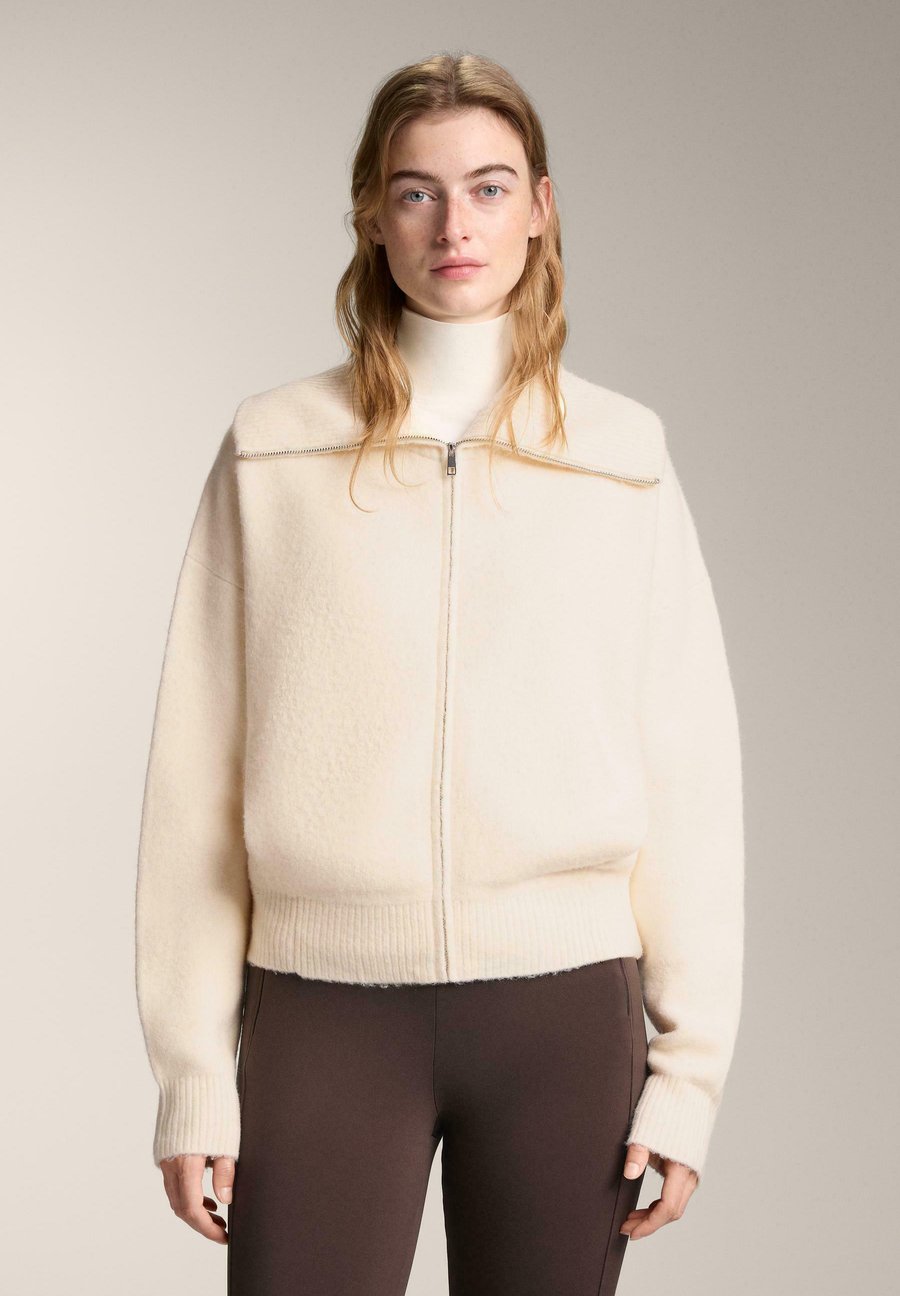 Кардиган OYSHO KNIT WITH HIGH COLLAR, Stone
Кардиган OYSHO KNIT WITH HIGH COLLAR, Stone