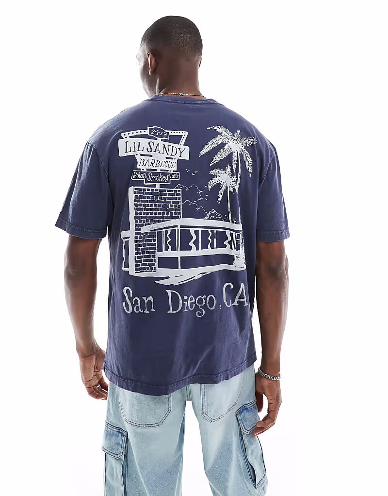 Футболка Hollister с графическим принтом на спине в темно-синем цвете
Футболка Hollister с графическим принтом на спине в темно-синем цвете