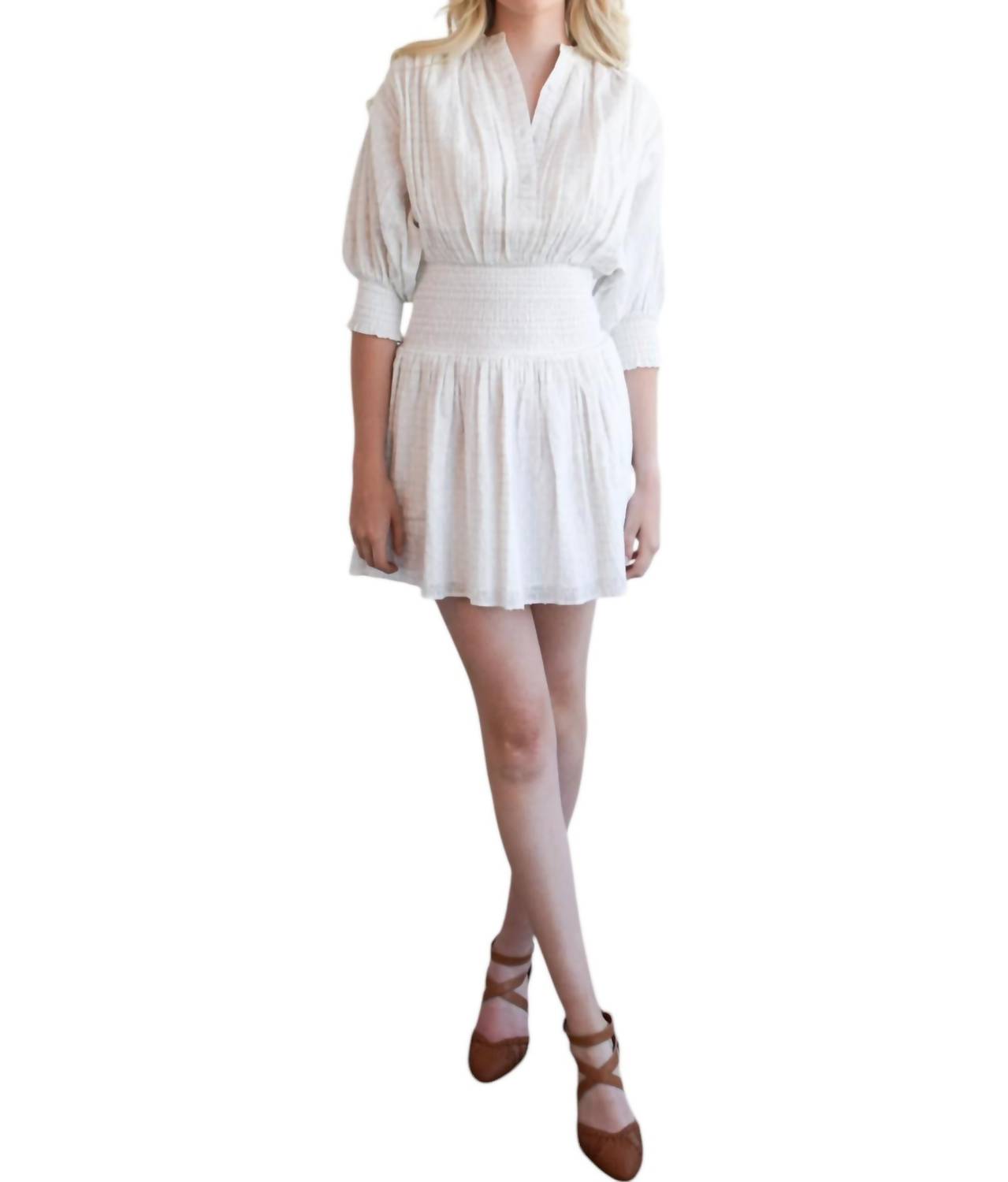 Платье со сборками на талии в белоснежной серебристой полоске Never a Wallflower 
Платье со сборками на талии в белоснежной серебристой полоске Never a Wallflower