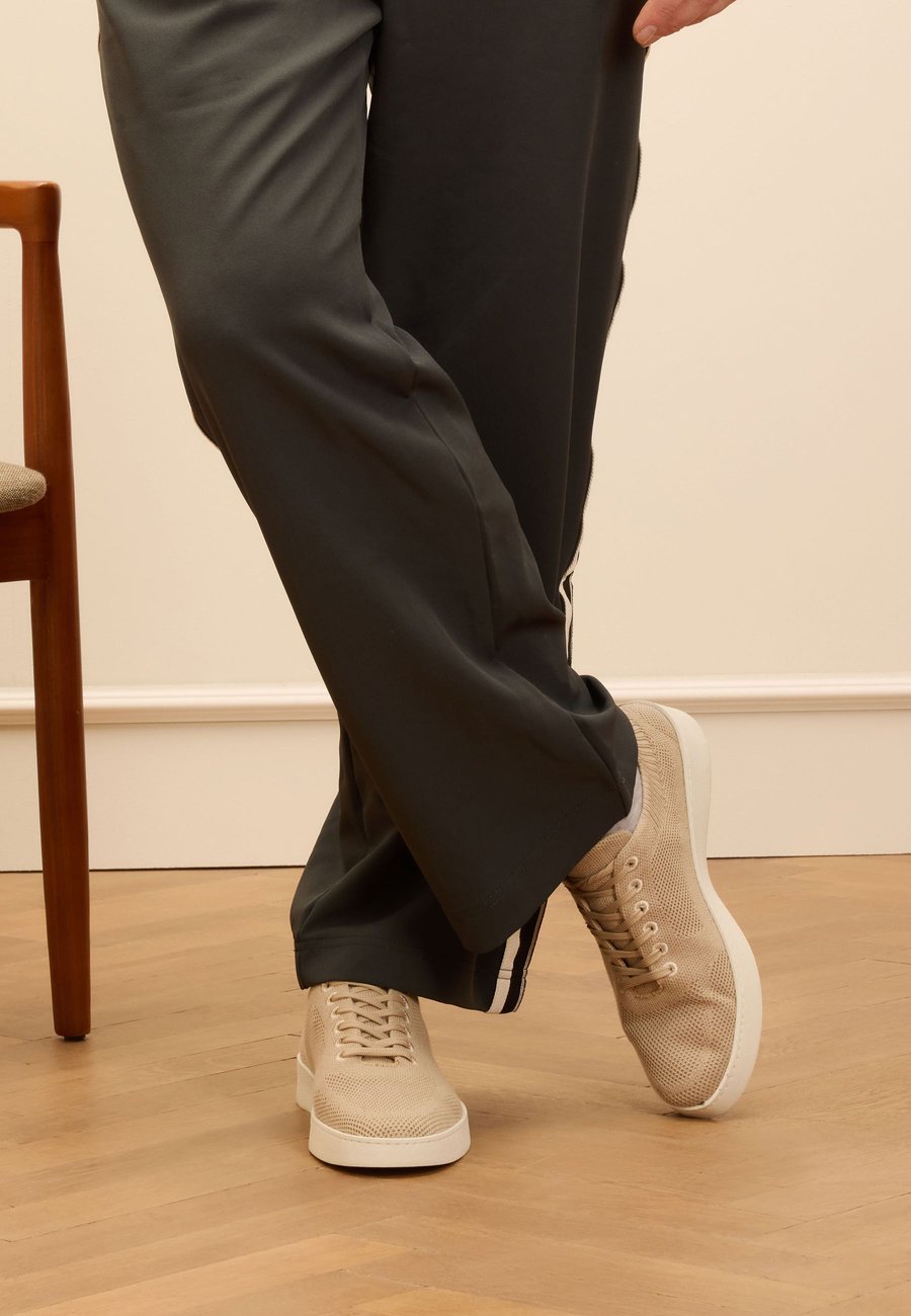 Кроссовки Manfield Trainers, Beige
Кроссовки Manfield Trainers, Beige