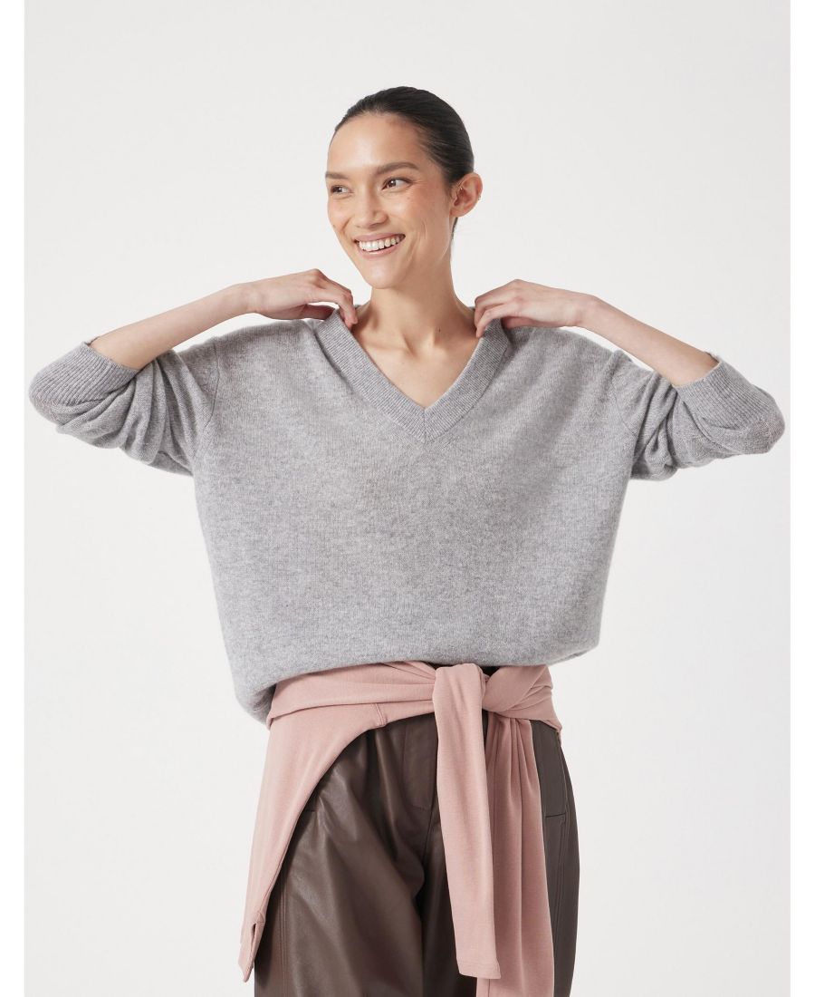 Женский кашемировый свитер Scarlett с V-образным вырезом Hush, Grey marl
Женский кашемировый свитер Scarlett с V-образным вырезом Hush, Grey marl