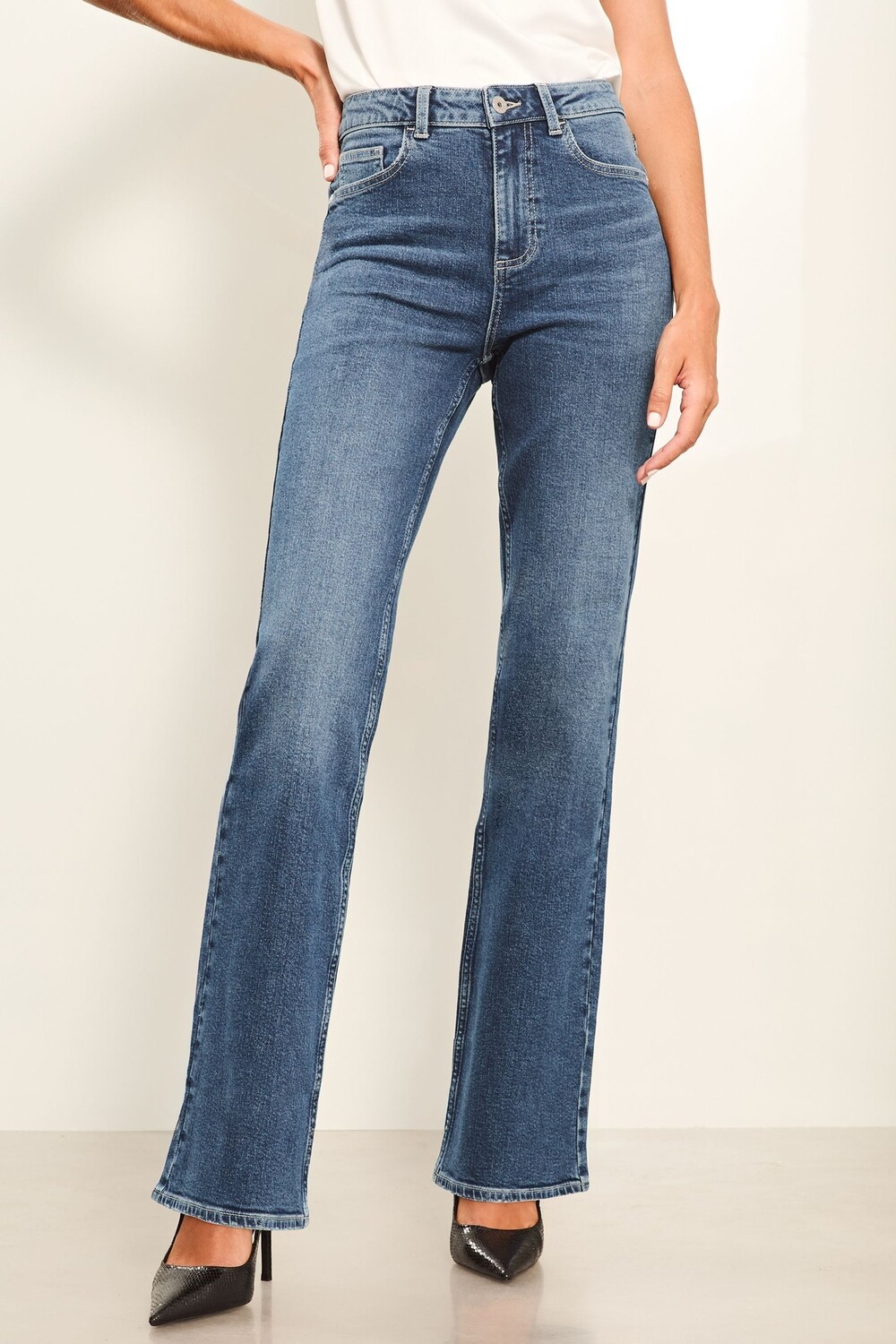 Узкие расклешенные джинсы с высокой талией Lipsy, синий
Узкие расклешенные джинсы с высокой талией Lipsy, синий