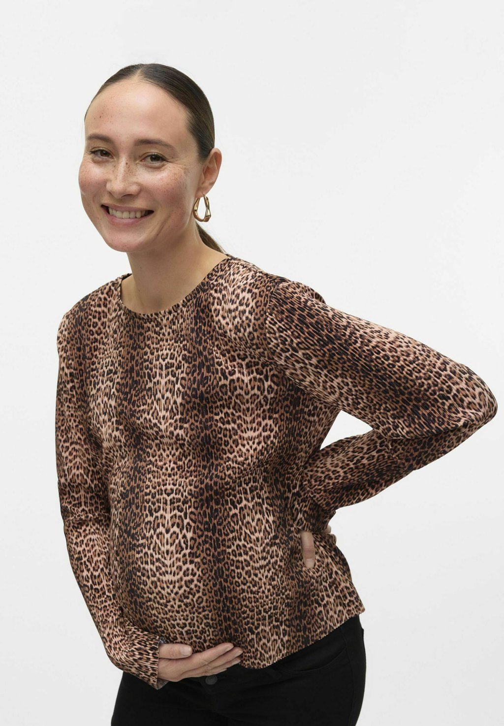 Топ с длинными рукавами NORMAL GESCHNITTEN RUNDHALS MAMALICIOUS, черный
Топ с длинными рукавами NORMAL GESCHNITTEN RUNDHALS MAMALICIOUS, черный