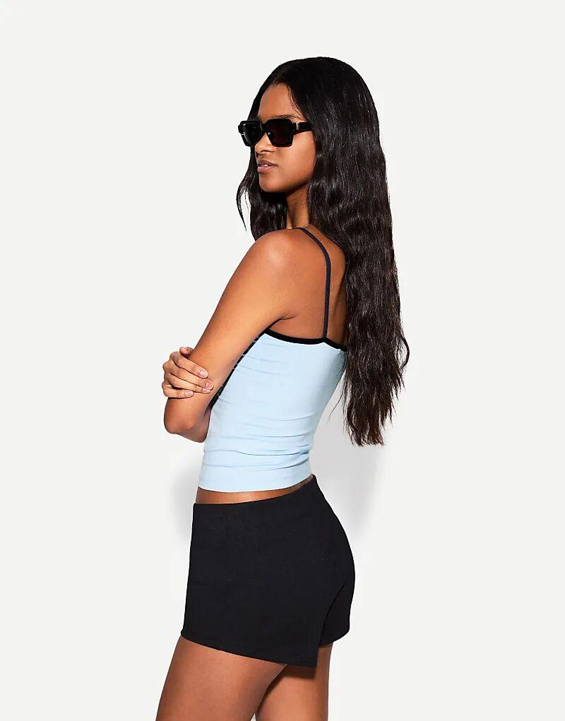 Топ Bershka на бретельках светло-голубого цвета
Топ Bershka на бретельках светло-голубого цвета