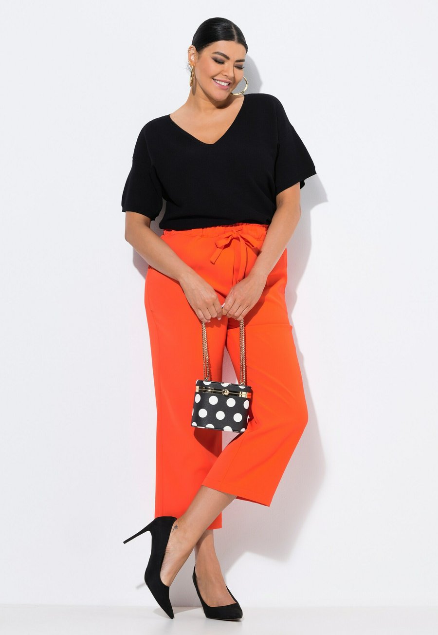 Брюки Ulla Popken 7/8 BÜGELFALTEN, ELASTIKBUND, BINDE, Red
Брюки Ulla Popken 7/8 BÜGELFALTEN, ELASTIKBUND, BINDE, Red