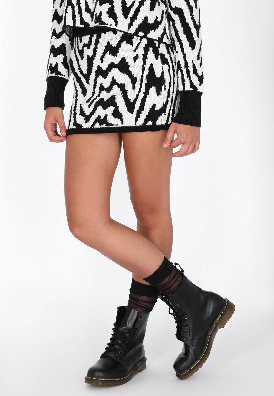 Юбка myMo ROCKS Mini skirt, Black White/Black
Юбка myMo ROCKS Mini skirt, Black White/Black