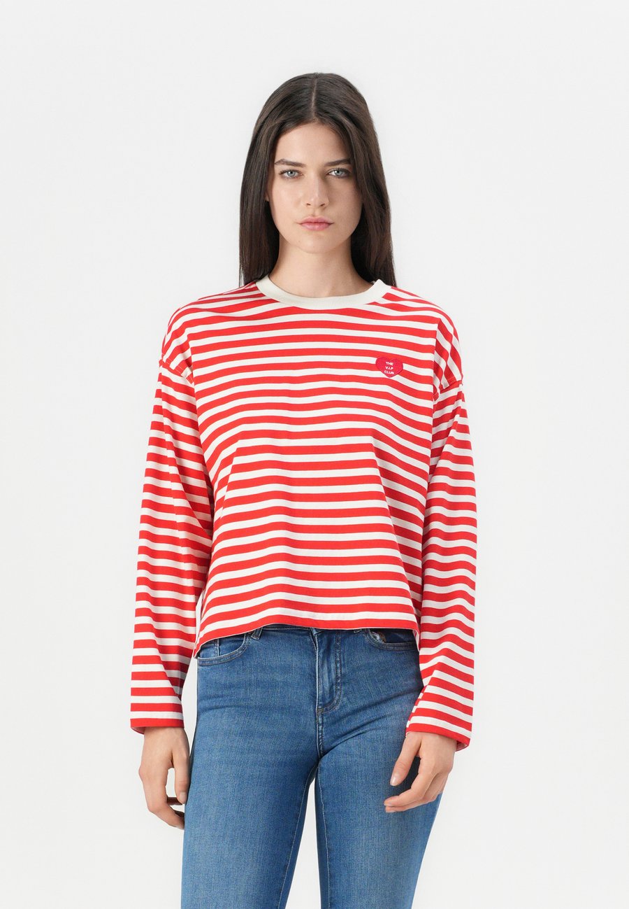 Топ ONLY ONLLIVINA O NECK STRIPE , High Risk Red/Cloud Dancer/Red
Топ ONLY ONLLIVINA O NECK STRIPE , High Risk Red/Cloud Dancer/Red
