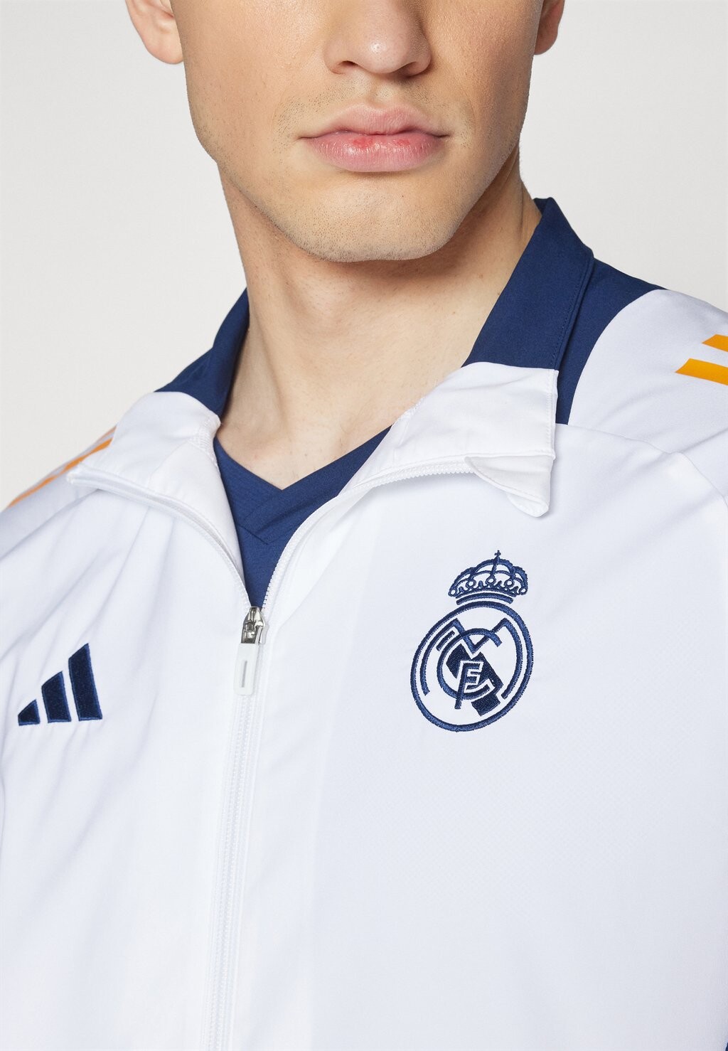 Тренировочная куртка Real Madrid Presentation Jacket adidas Performance, темно-синий
Тренировочная куртка Real Madrid Presentation Jacket adidas Performance, темно-синий