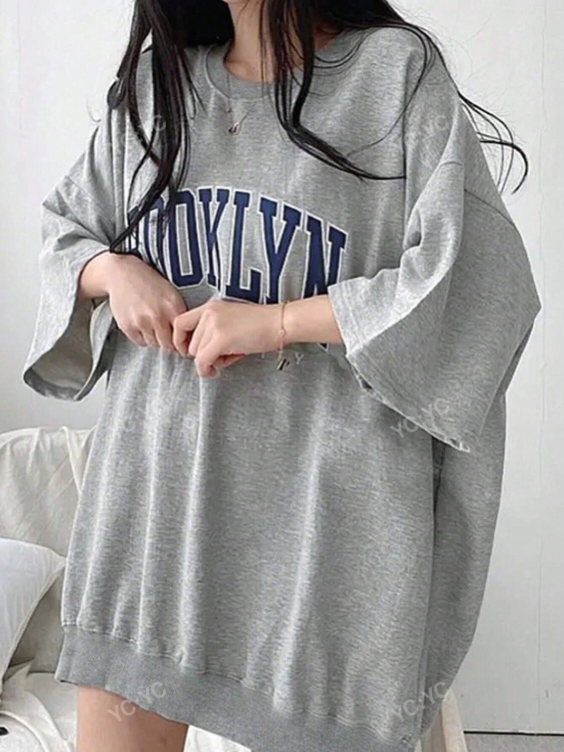 Футболка с буквенным узором, круглый вырез, оверсайз, серый
Футболка с буквенным узором, круглый вырез, оверсайз, серый