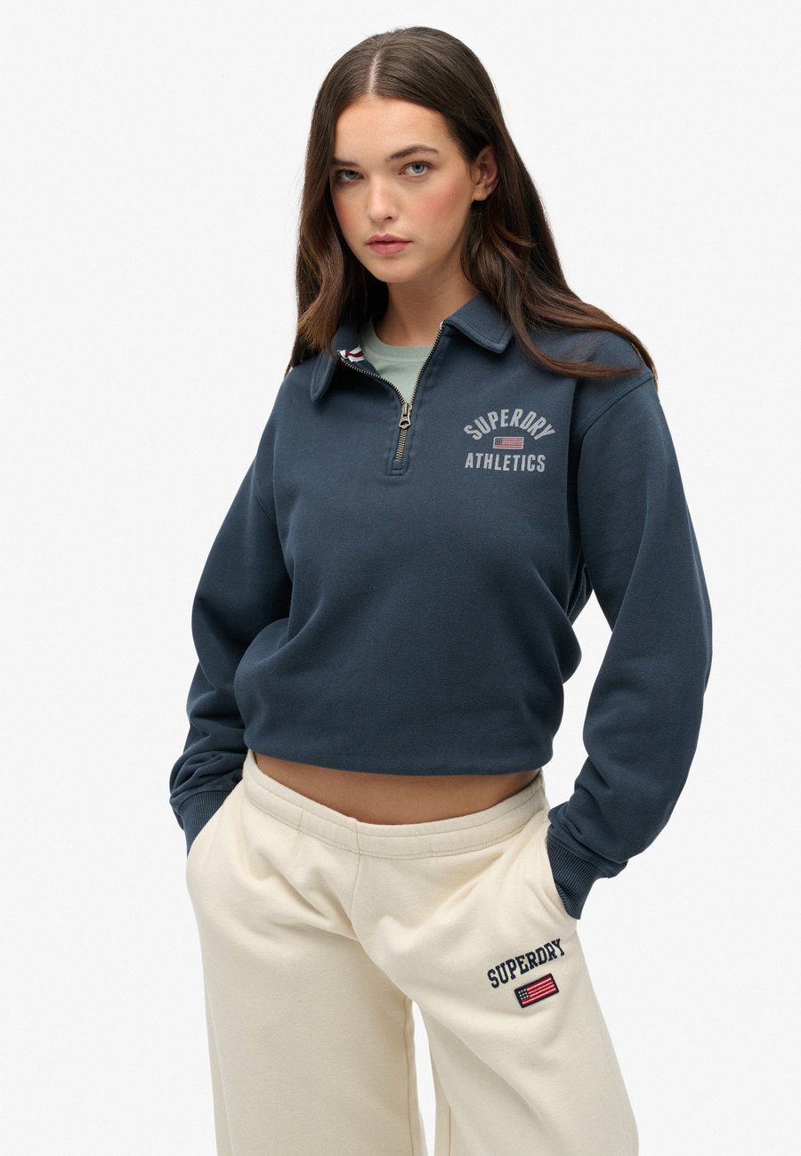 Толстовка Superdry & Co ATHLETIC COLLARED, Eclipse Navy/Blue, Красный, Толстовка Superdry & Co ATHLETIC COLLARED, Eclipse Navy/Blue
Толстовка Superdry & Co ATHLETIC COLLARED, Eclipse Navy/Blue, Красный, Толстовка Superdry & Co ATHLETIC COLLARED, Eclipse Navy/Blue