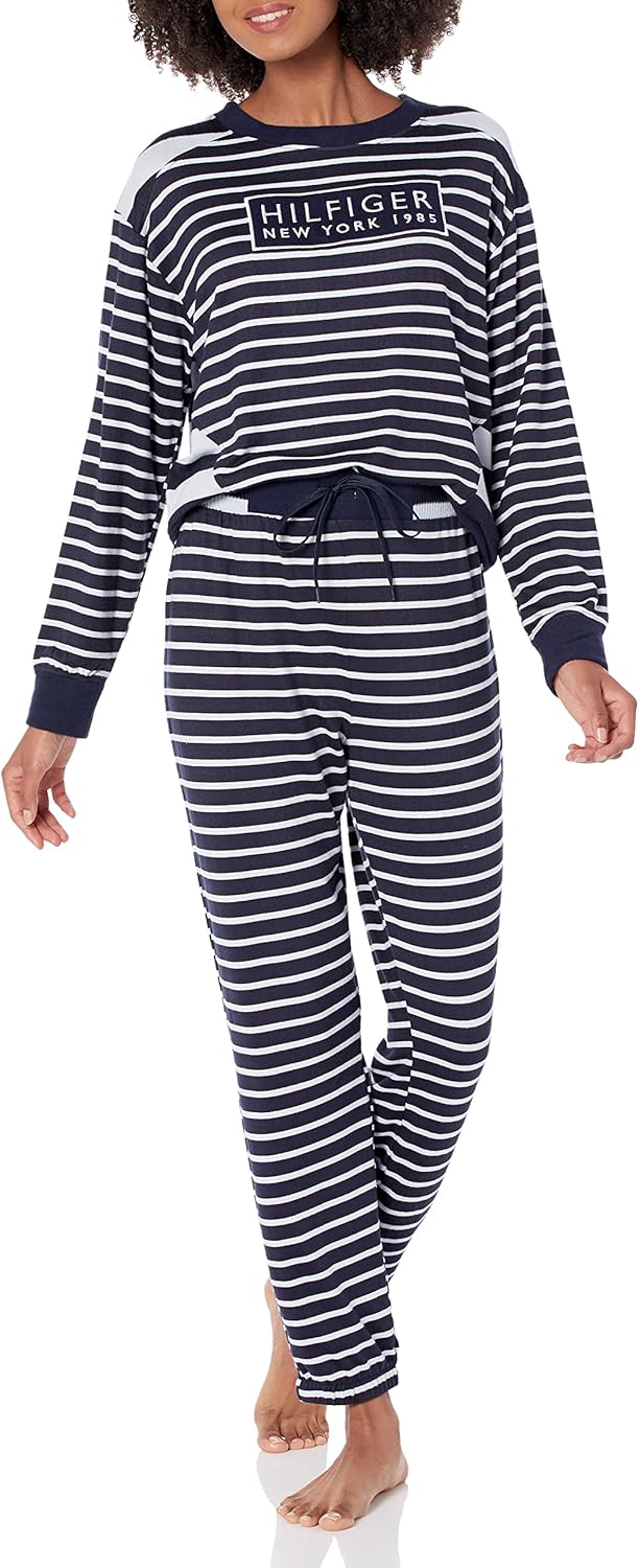 Женский пижамный комплект Tommy Hilfiger: джемпер с длинными рукавами в полоску и брюки-джоггеры с отложным воротником, Peacoat Th Rugby Stripe
Женский пижамный комплект Tommy Hilfiger: джемпер с длинными рукавами в полоску и брюки-джоггеры с отложным воротником, Peacoat Th Rugby Stripe