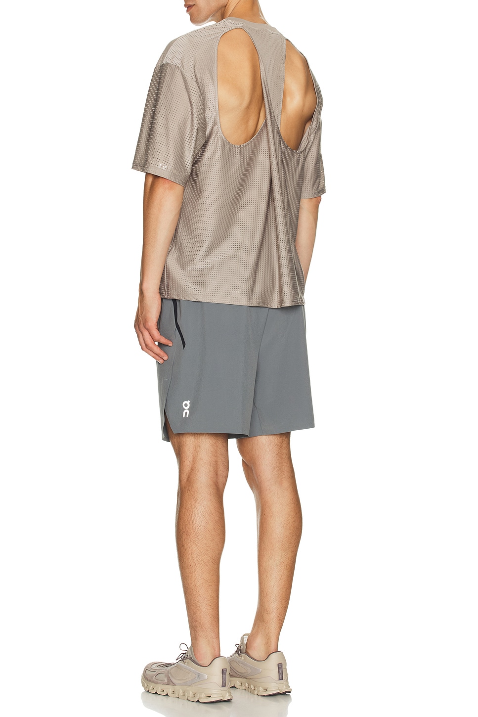 Футболка с вырезом x FKA Twigs On, Cinder
Футболка с вырезом x FKA Twigs On, Cinder